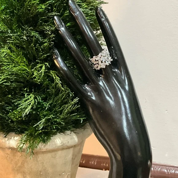 Elegant Silver Statement Ring - Picture 11 of 11